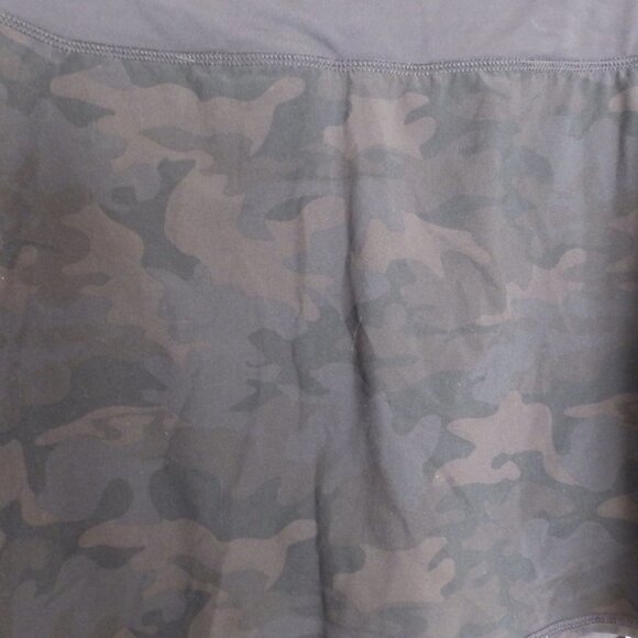 Rare Lululemon Pace Setter Savasana Black Camo Skort sz 10 - Picture 6 of 7